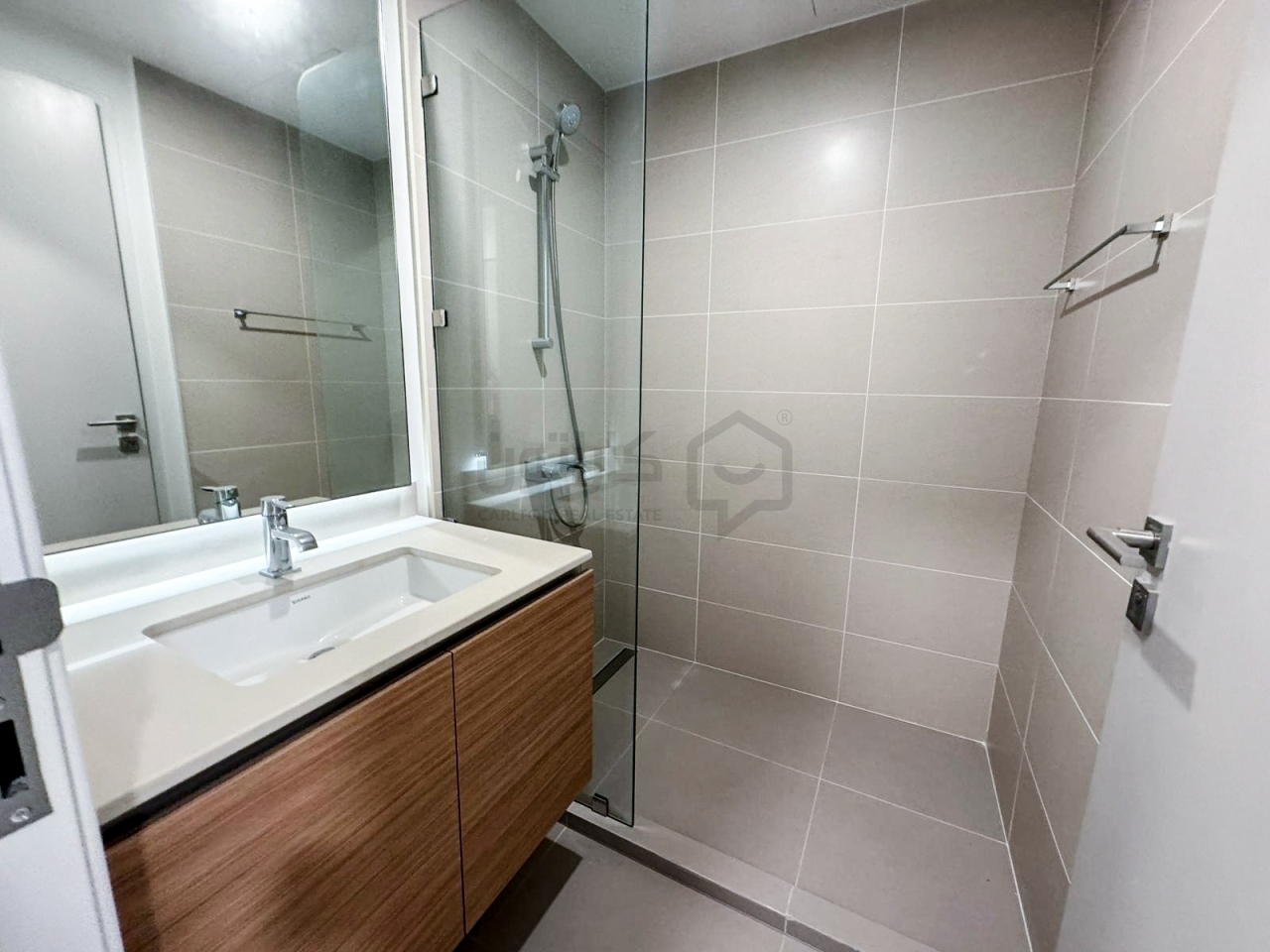property 1000 image 4