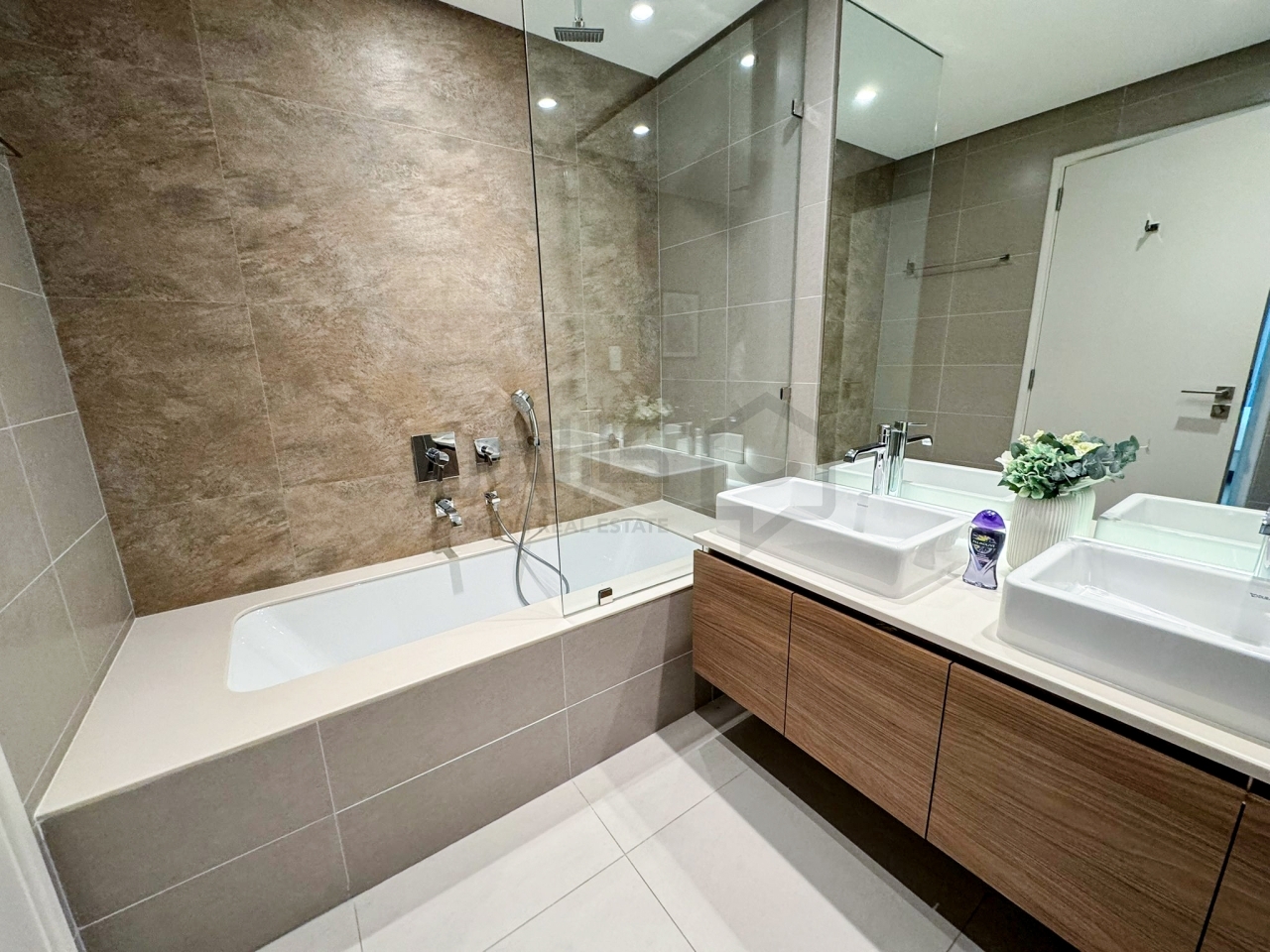 property 1016 image 4