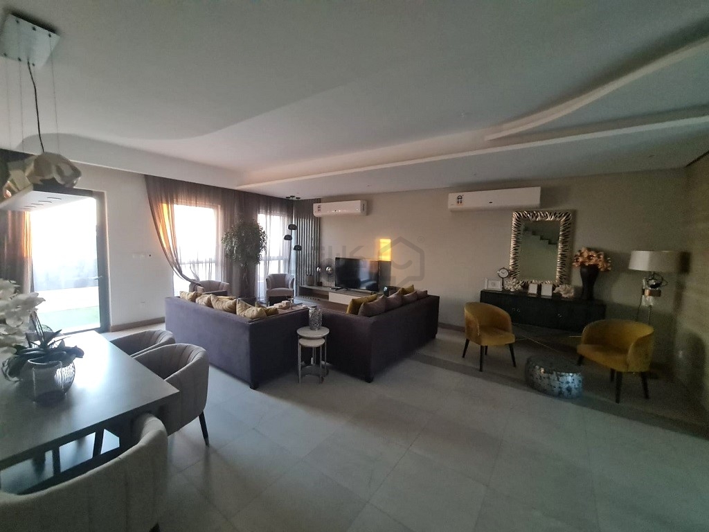 property 449 image 0