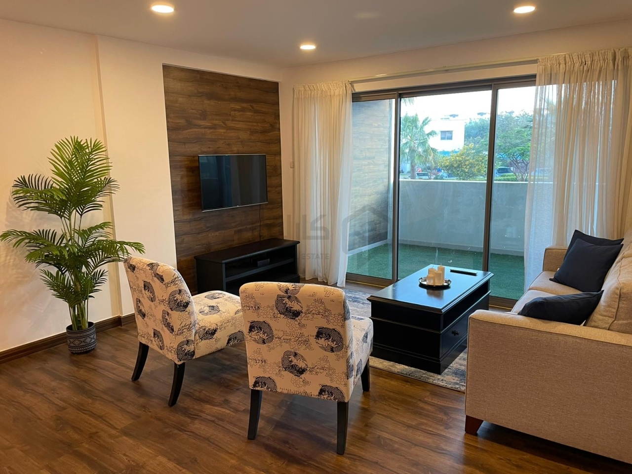 property 463 image 0