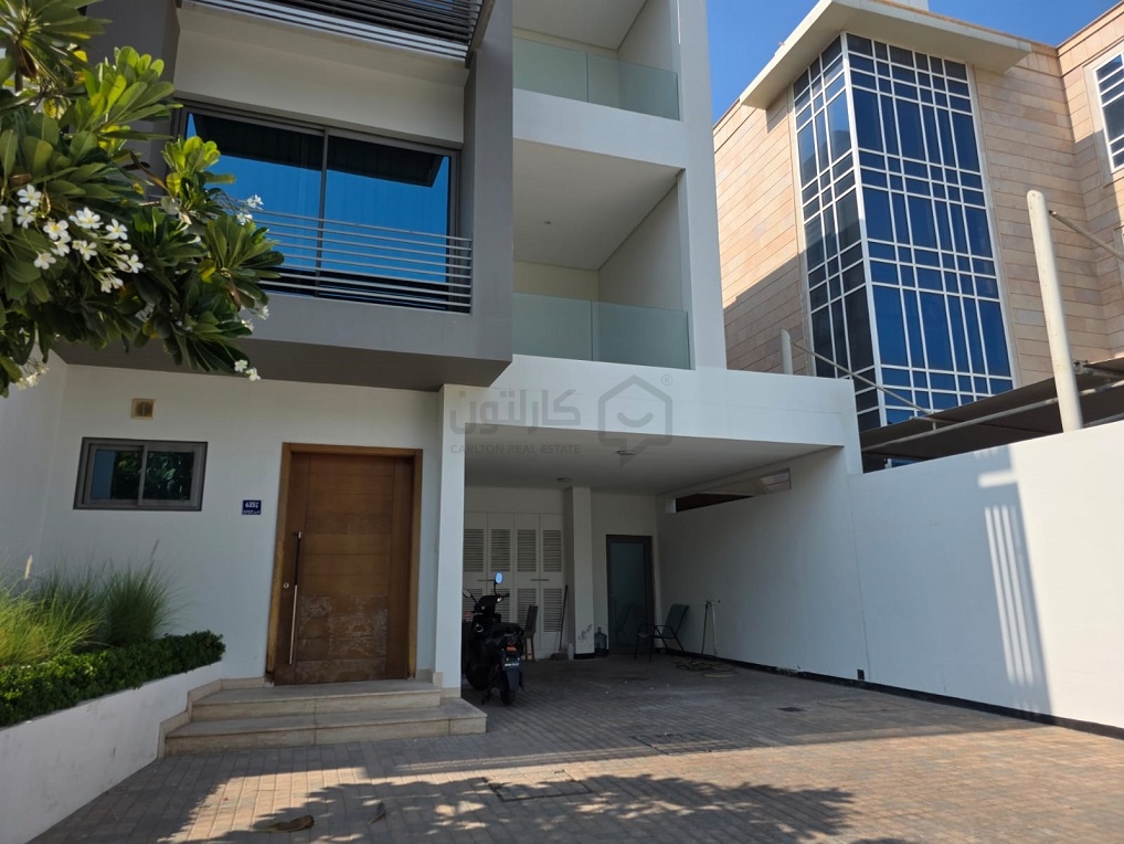 property 4695 image 0