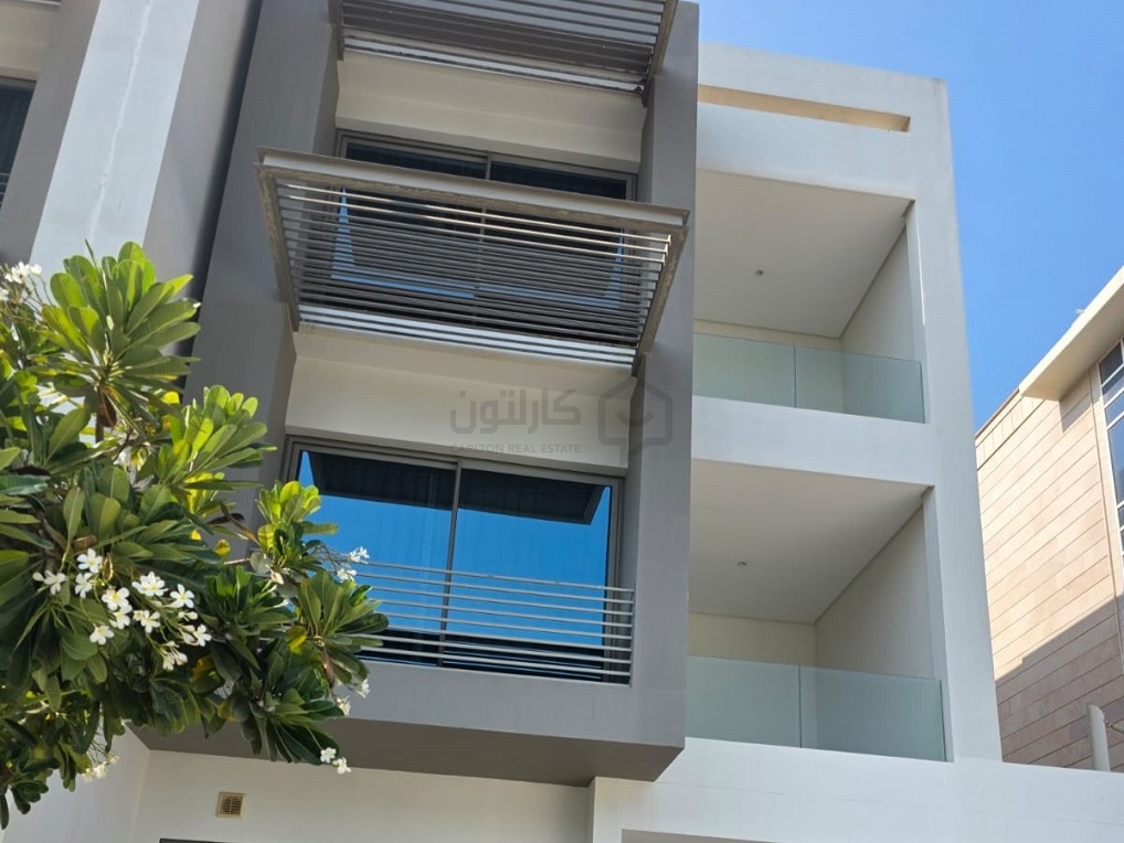 property 4696 image 0