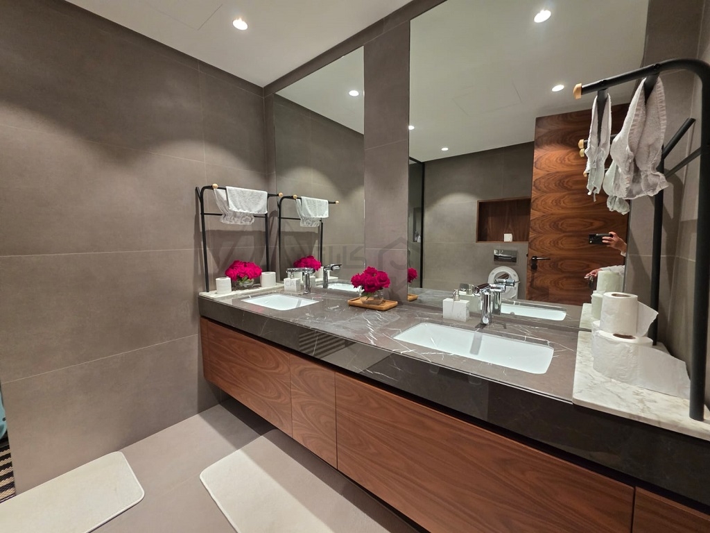 property 4780 image 0