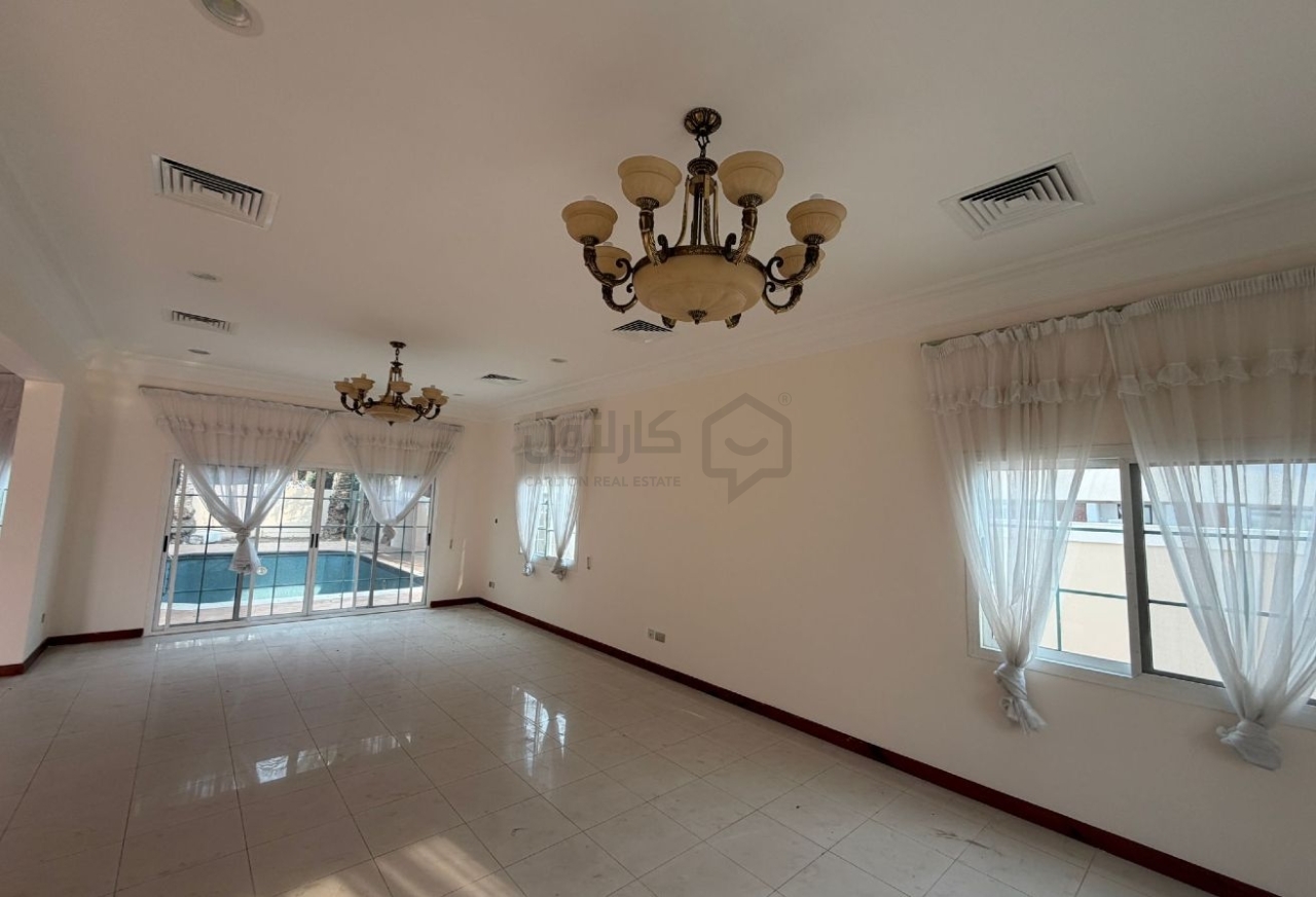 property 4833 image 1