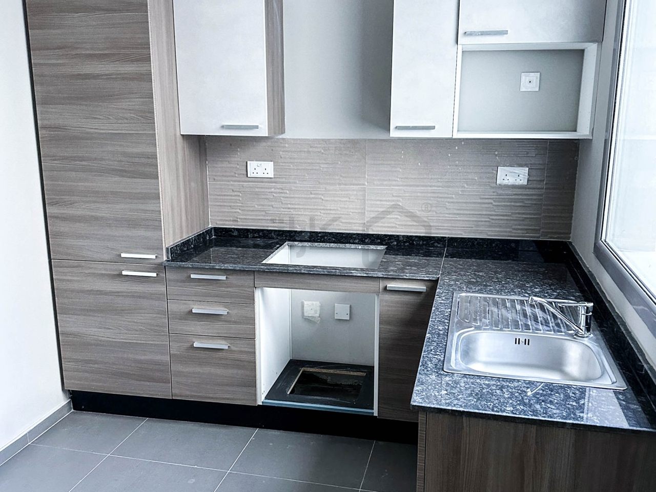 property 554 image 3