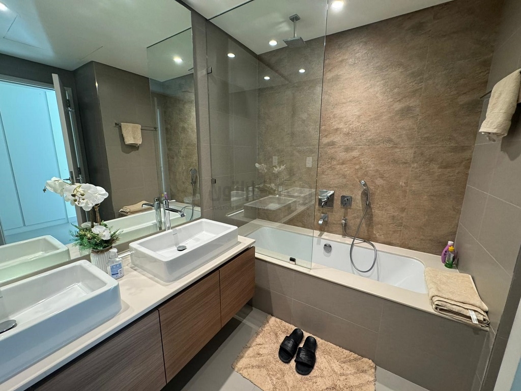 property 565 image 3