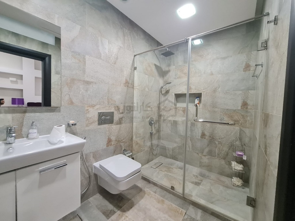 property 568 image 4