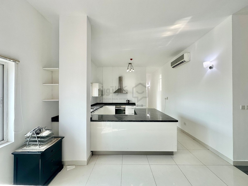 property 594 image 0
