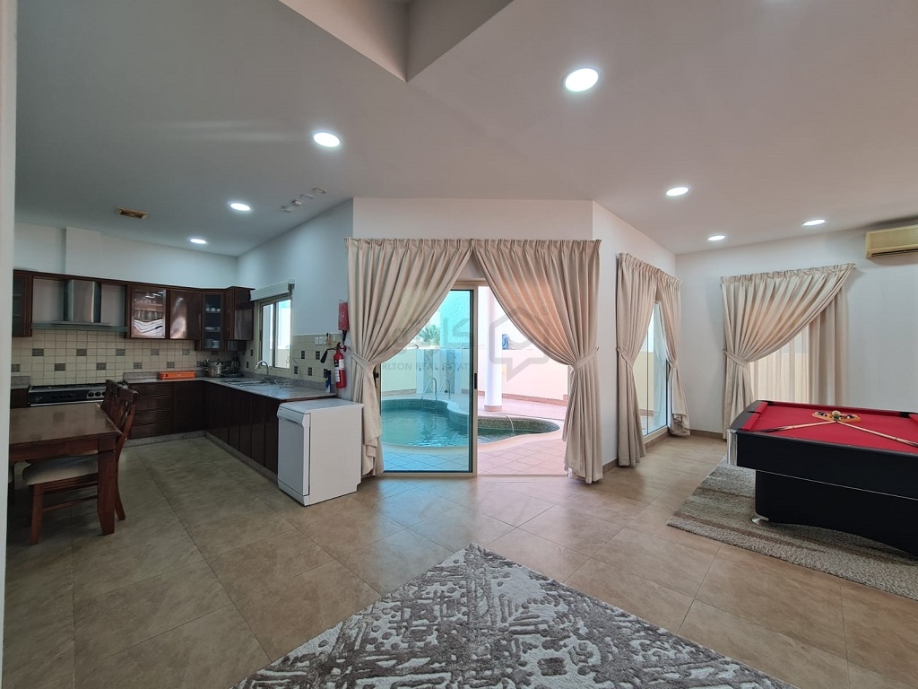 property 715 image 2
