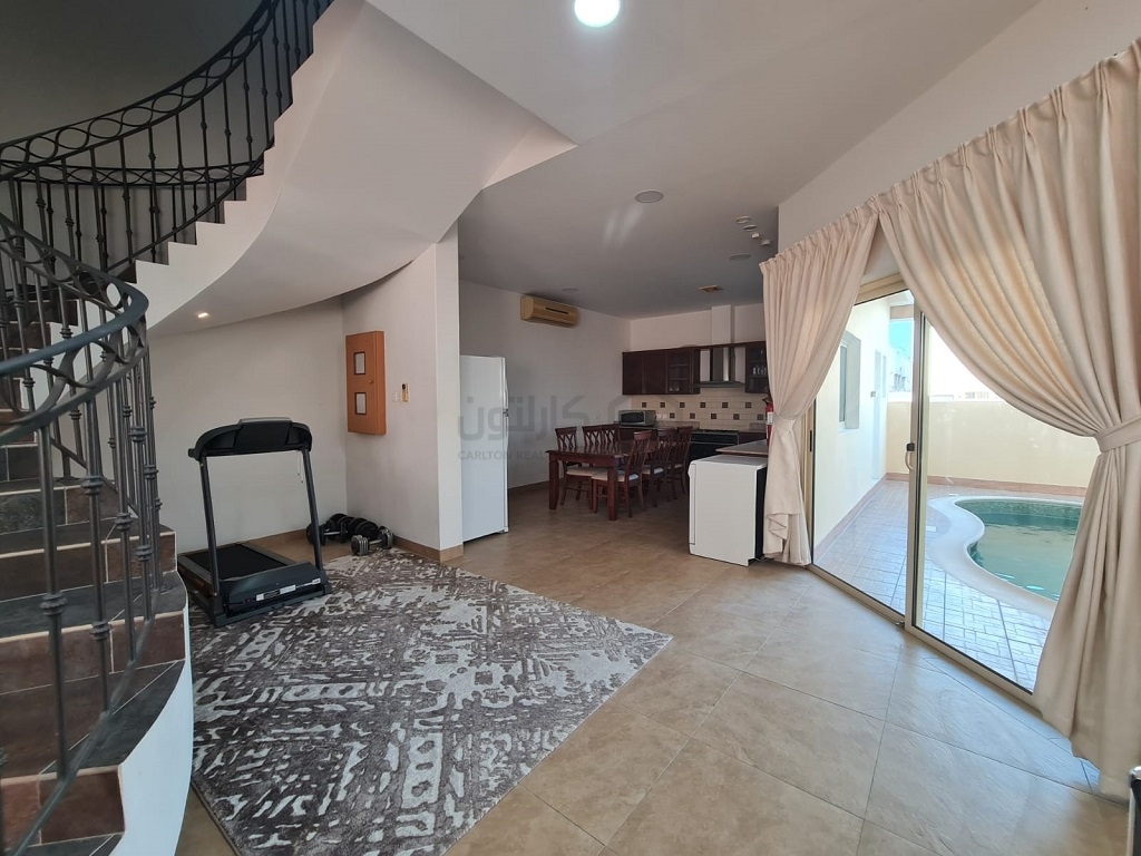 property 715 image 3