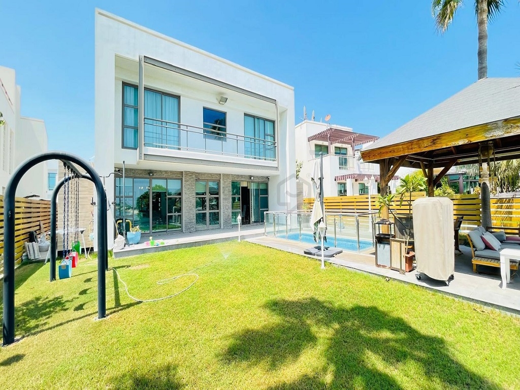 property 724 image 4