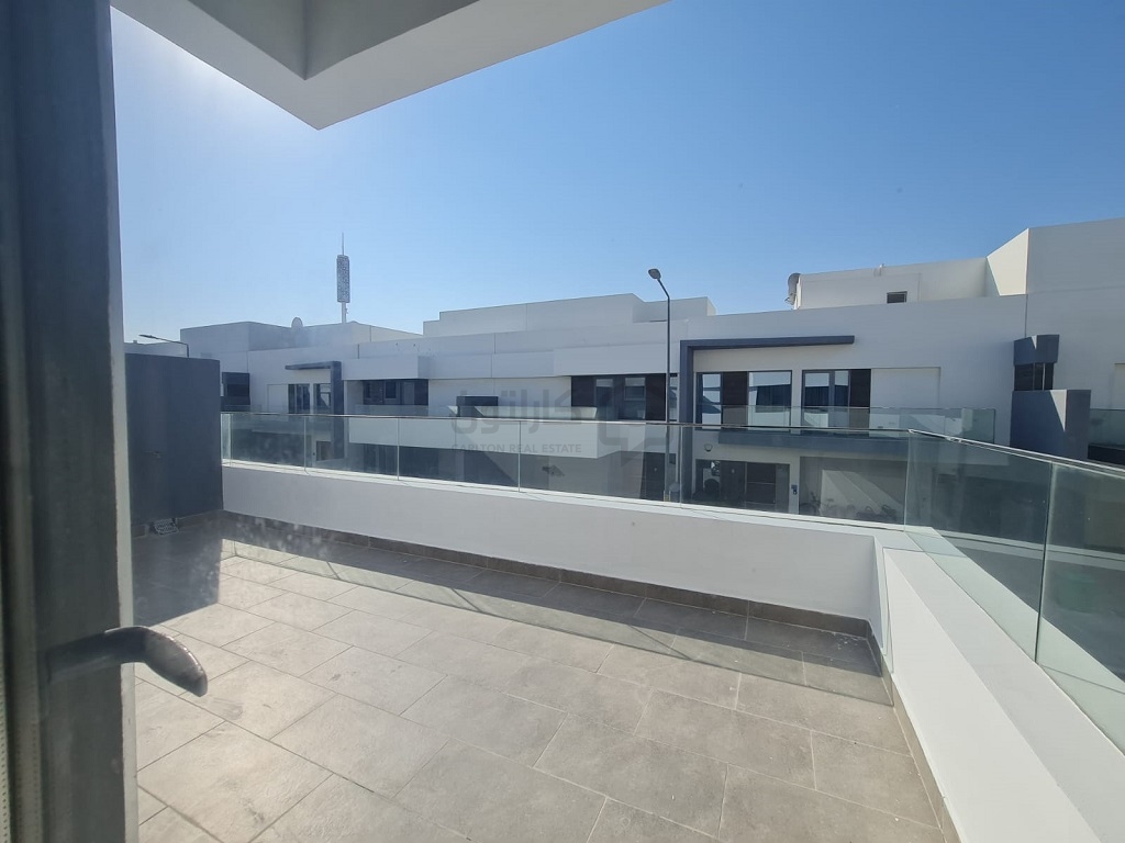 property 732 image 1