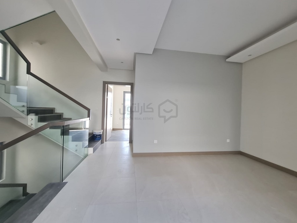 property 732 image 3
