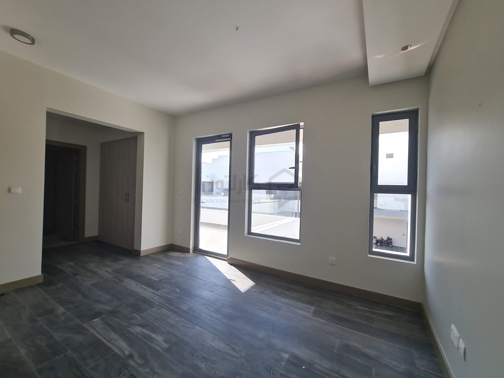 property 732 image 2