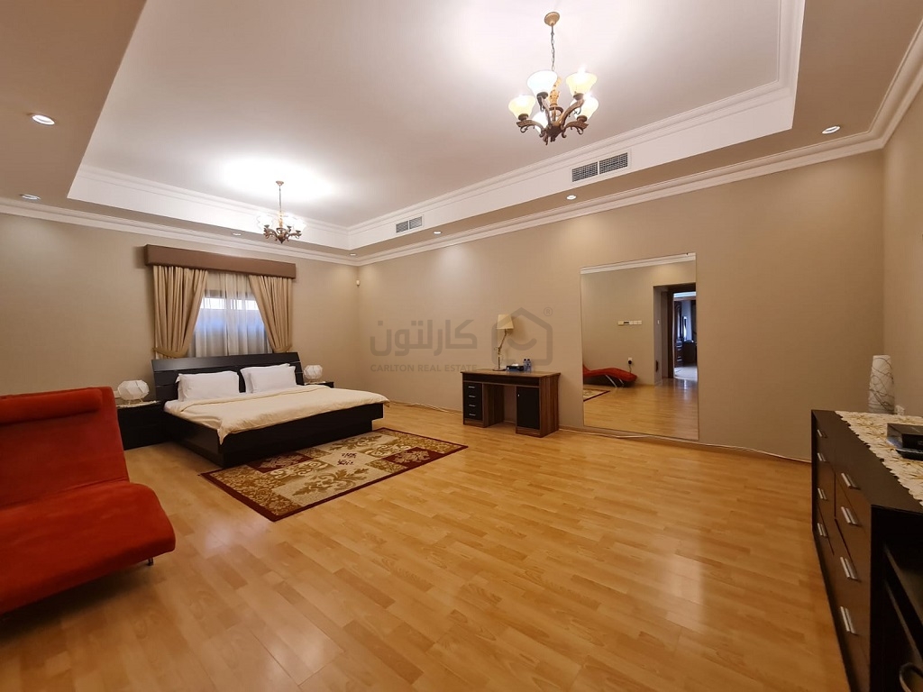 property 735 image 2