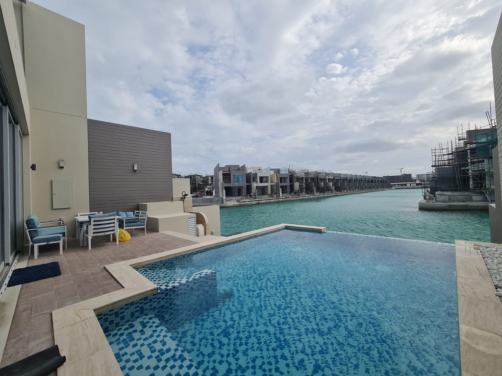 property 739 image 0