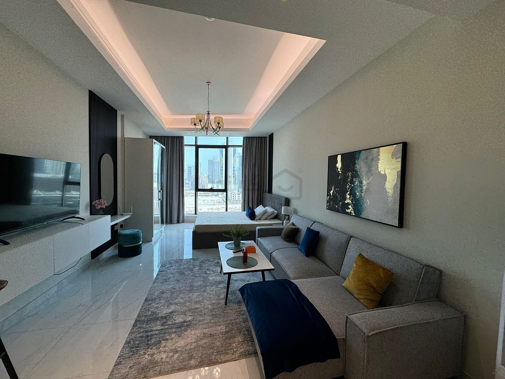 property 740 image 0