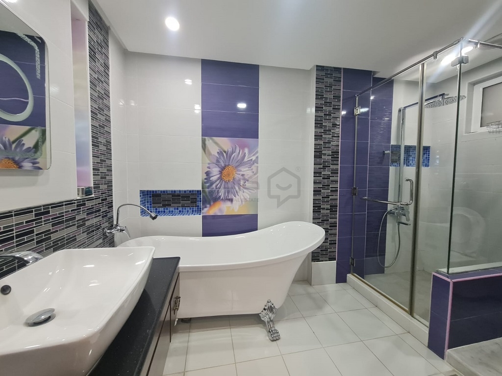 property 766 image 4