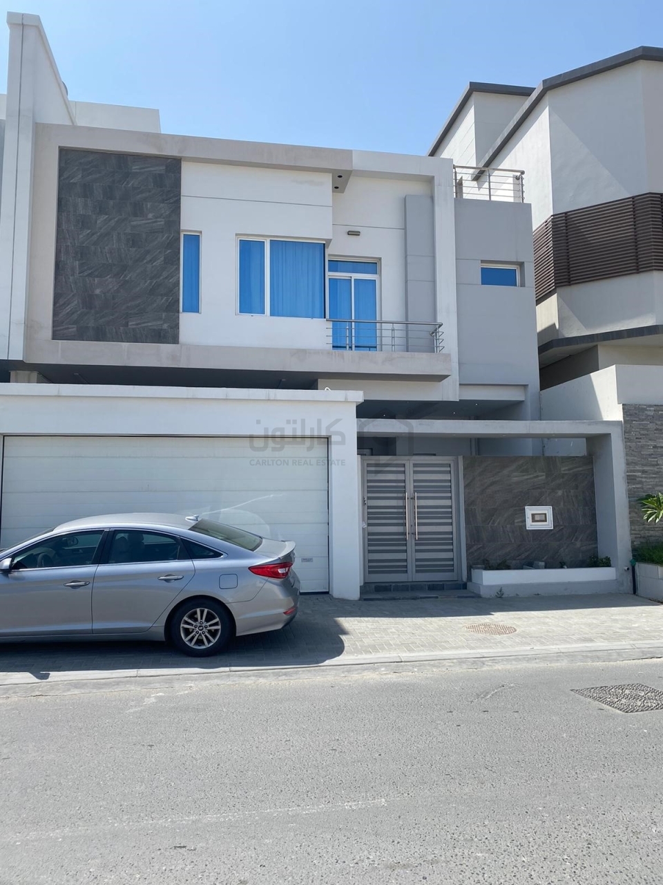 property 818 image 0
