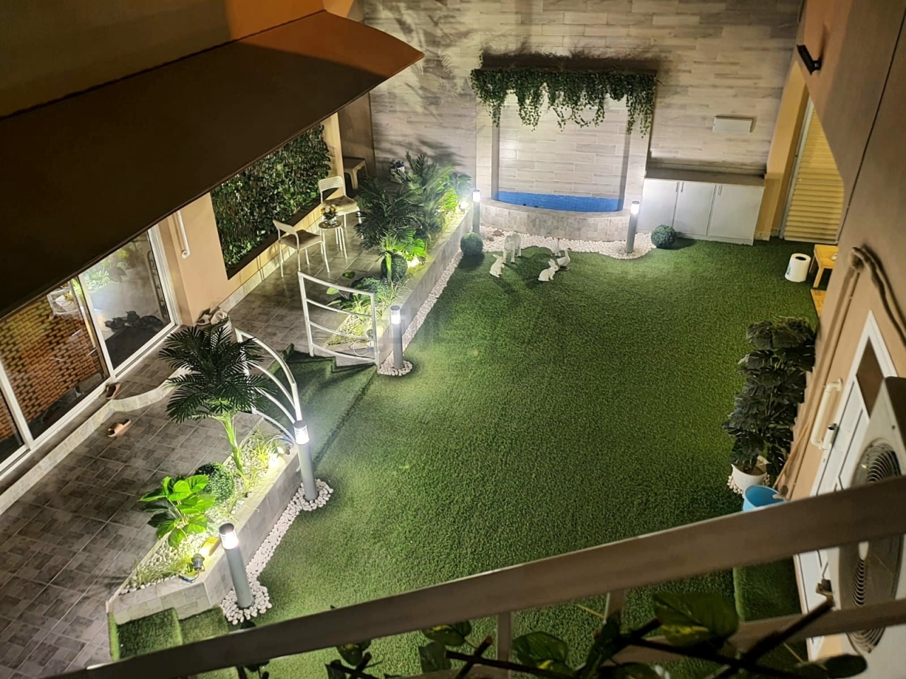 property 819 image 0