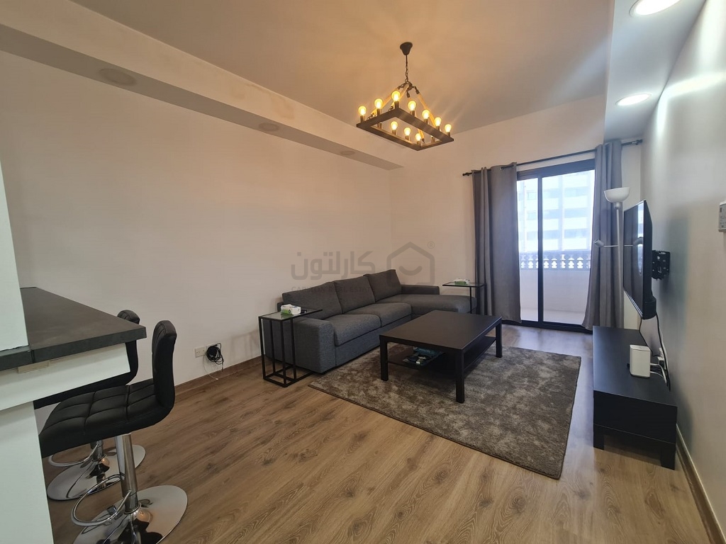 property 824 image 0