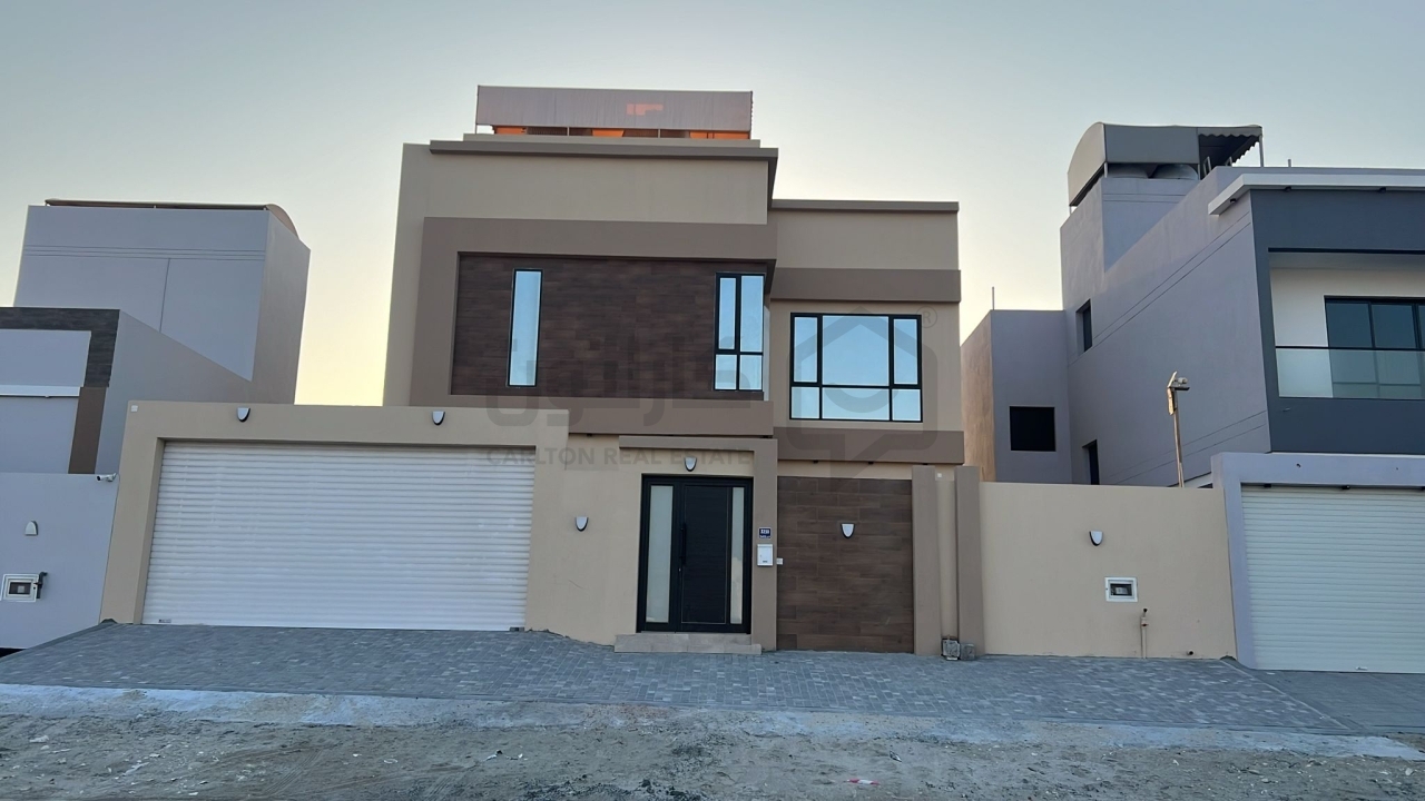 property 825 image 0