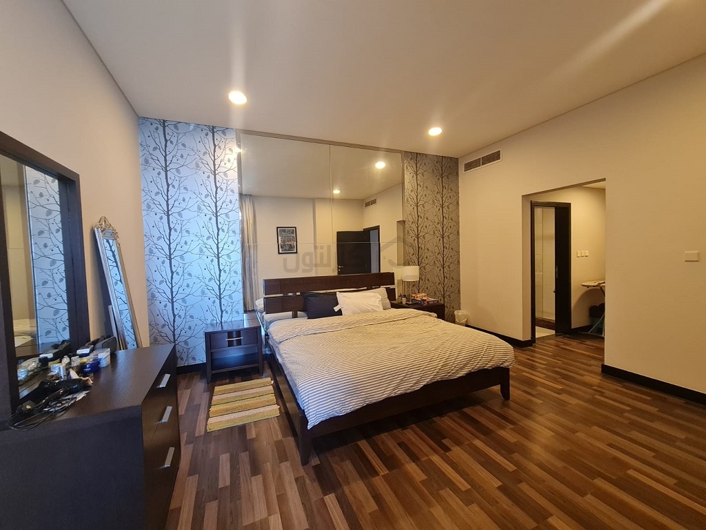 property 832 image 3