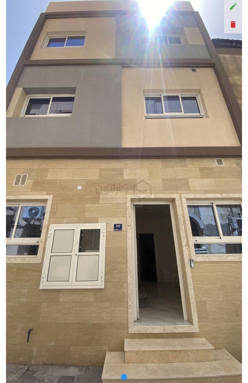property 851 image 0