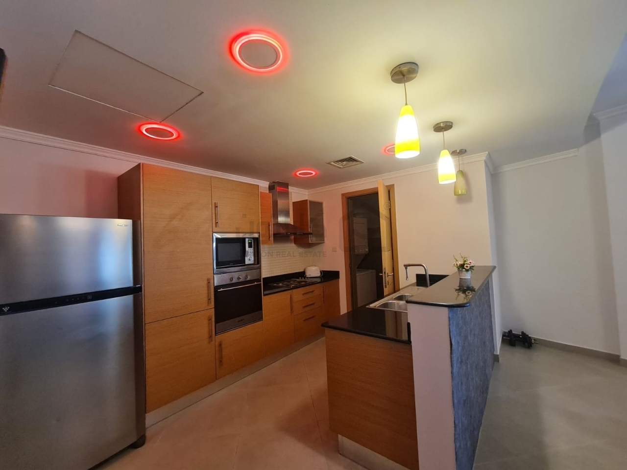 property 878 image 4