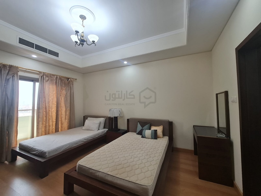 property 881 image 1