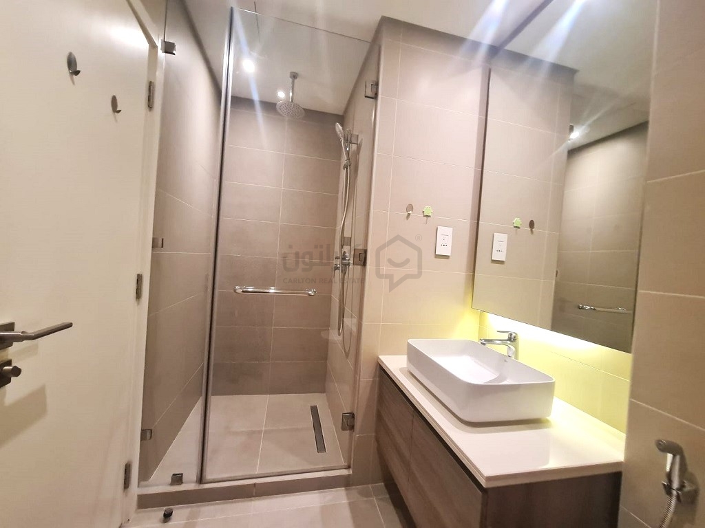 property 882 image 4