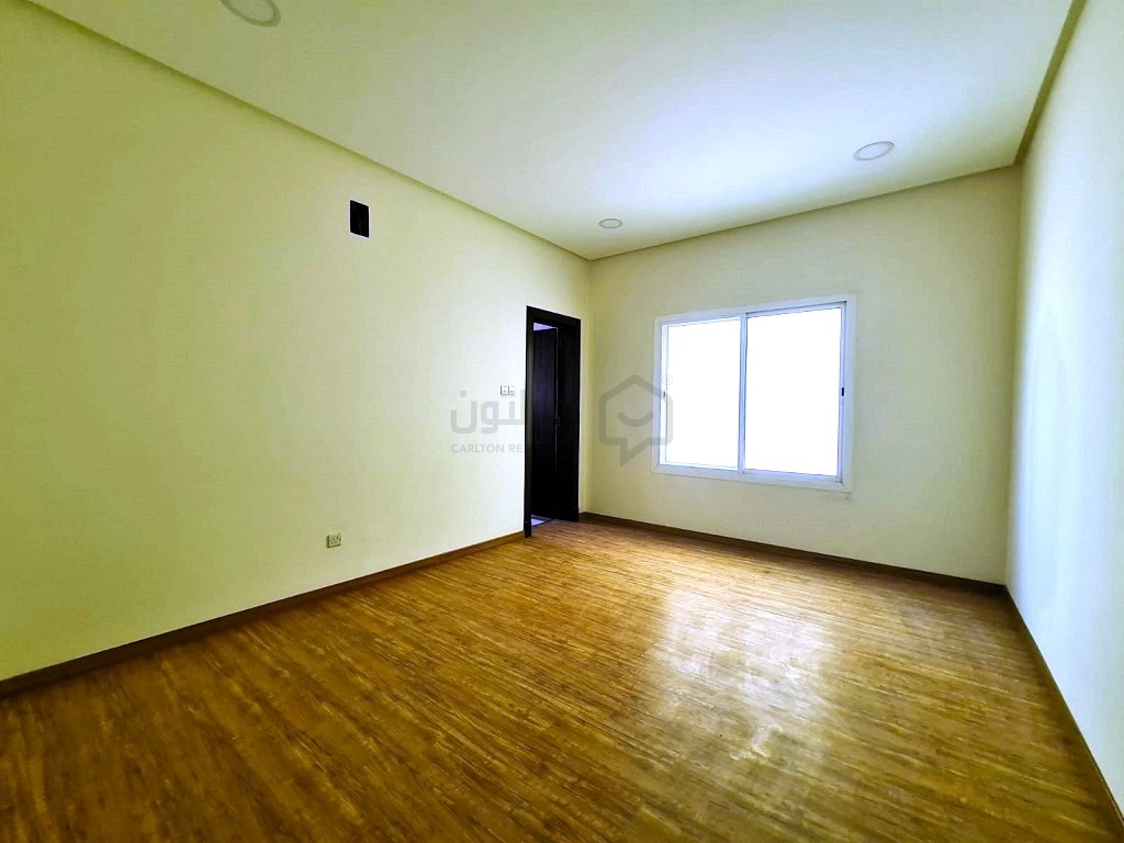 property 883 image 2