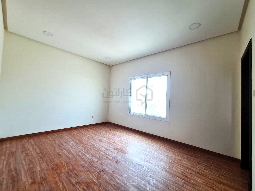 property 883 image 3