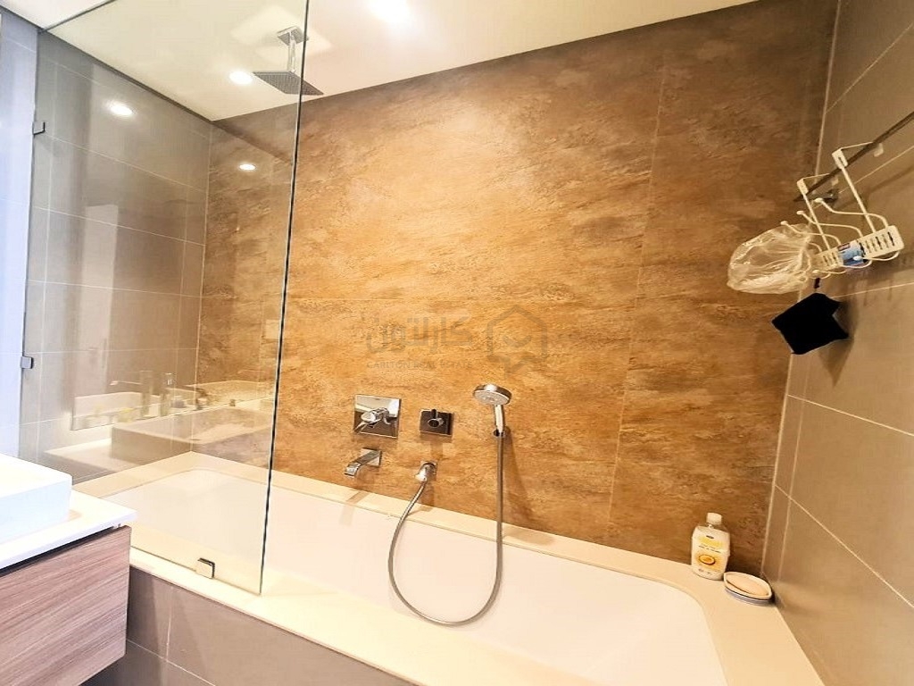 property 884 image 4
