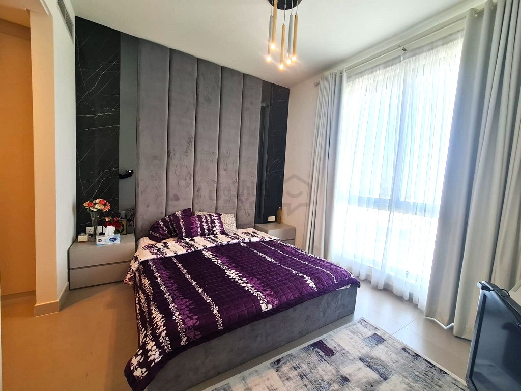 property 884 image 2