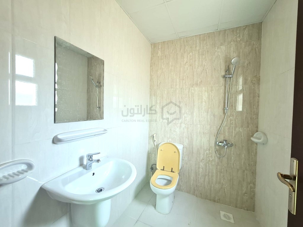 property 885 image 4