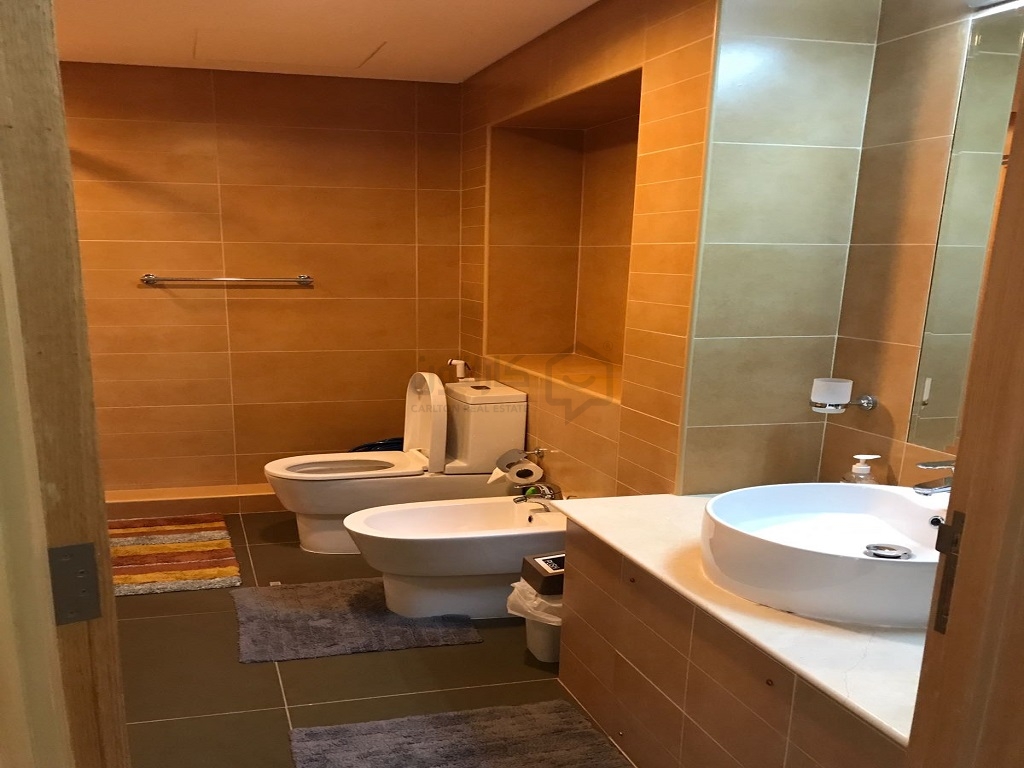 property 890 image 4