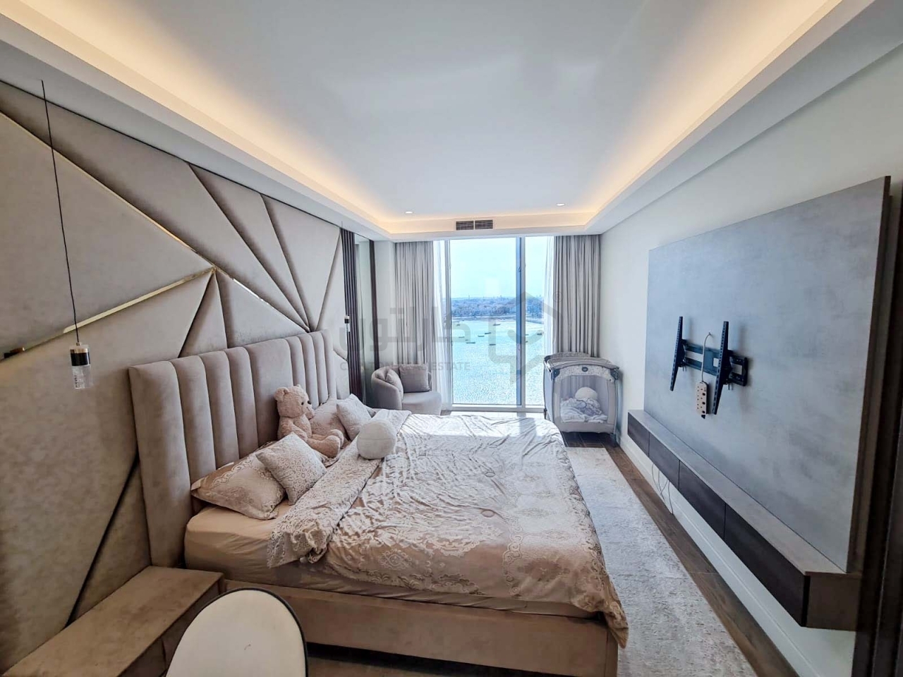 property 946 image 3