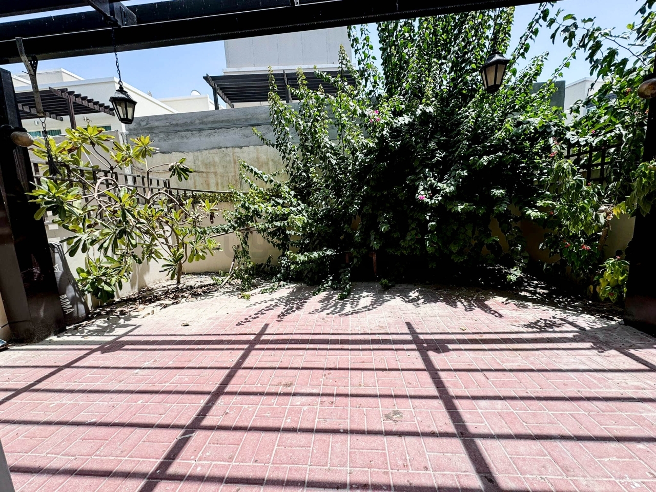 property 957 image 0
